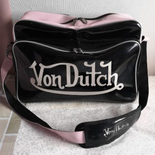 ボンダッチ(Von Dutch)のスポーツバッグ★エナメル☆ビッグ(ショルダーバッグ)