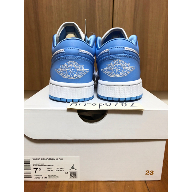 NIKE(ナイキ)のナイキ ウィメンズ エアジョーダン1 LOW UNC 24.5cm レディースの靴/シューズ(スニーカー)の商品写真