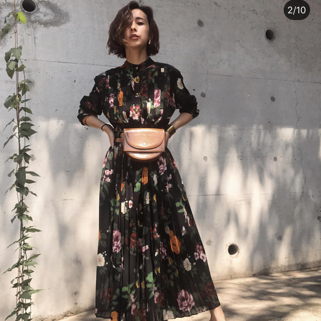 Ameri VINTAGE(アメリヴィンテージ)のAmeri VINTAGE COCO FLOWER DRESS  レディースのワンピース(ロングワンピース/マキシワンピース)の商品写真