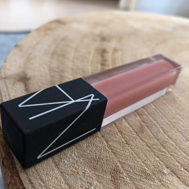 NARS(ナーズ)のNARS  ナーズ ベルベットリップグライド ヌードピンク UNLACED コスメ/美容のベースメイク/化粧品(口紅)の商品写真