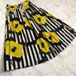 ザラ(ZARA)のボタニカルプリント☆フレアスカート    (ロングスカート)