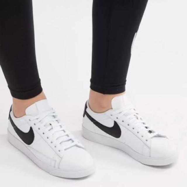 NIKE(ナイキ)のNIKE BLAZER LOW レディースの靴/シューズ(スニーカー)の商品写真