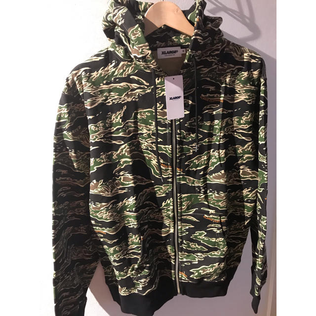 XLARGE(エクストララージ)の新品！XLARGE TIGER CAMO FULLZIP HOODEDSWEAT メンズのトップス(パーカー)の商品写真