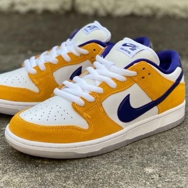 NIKE(ナイキ)のNike SB Dunk Low Laser Orange 26cm (US8) メンズの靴/シューズ(スニーカー)の商品写真