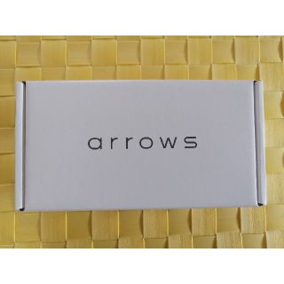 フジツウ(富士通)の富士通アローズ　arrowsM05　白　(スマートフォン本体)