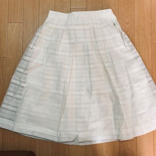 テチチ(Techichi)のシアーボーダー 白スカート(ひざ丈スカート)