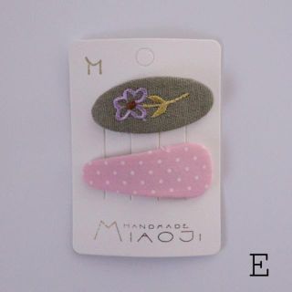 ＜即納＞ (2色セット：E) オーバル 刺繍 北欧 バッチンピン キッズ(その他)