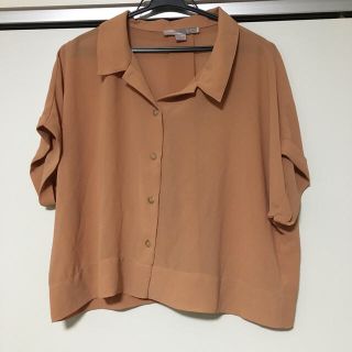 フォーエバートゥエンティーワン(FOREVER 21)のForever21カットソー(シャツ/ブラウス(半袖/袖なし))