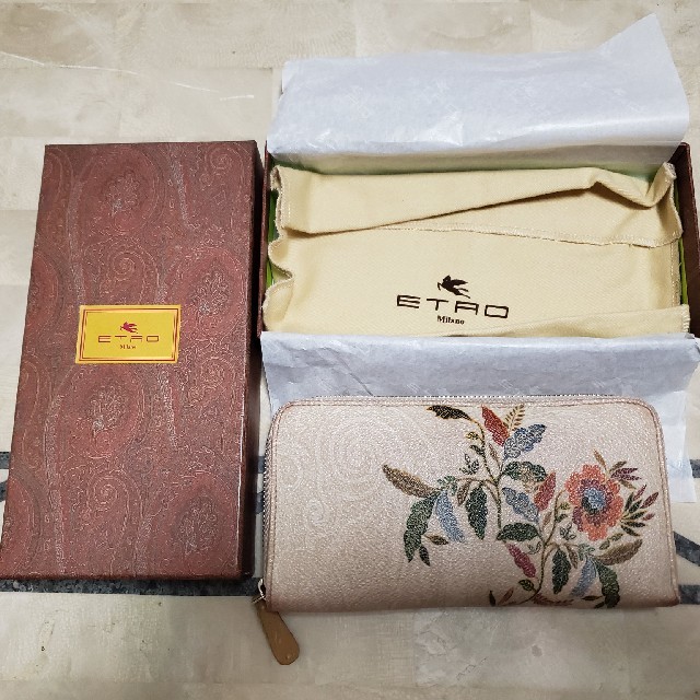 ETRO(エトロ)のエトロETRO　長財布　アイボリー レディースのファッション小物(財布)の商品写真