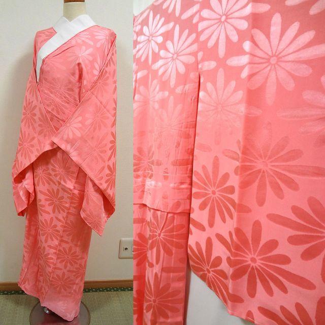 濃いピンク色に花菱　長襦袢　胴抜き無双仕立て レディースの水着/浴衣(着物)の商品写真