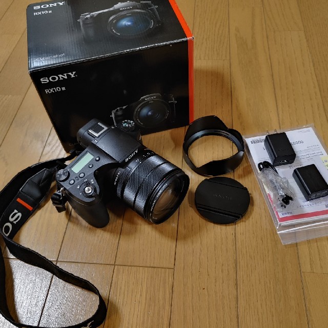 SONY(ソニー)のRX10Ⅲ  DSC-RX10M3 SONY スマホ/家電/カメラのカメラ(コンパクトデジタルカメラ)の商品写真