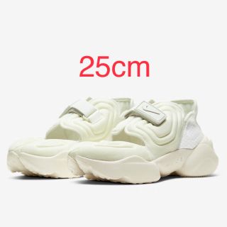 ナイキ(NIKE)のNIKE エアアクアリフト 25cm ホワイト(スニーカー)