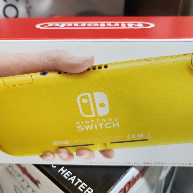 Nintendo Switch Lite イエロー　一 エンタメ/ホビーのゲームソフト/ゲーム機本体(家庭用ゲーム機本体)の商品写真