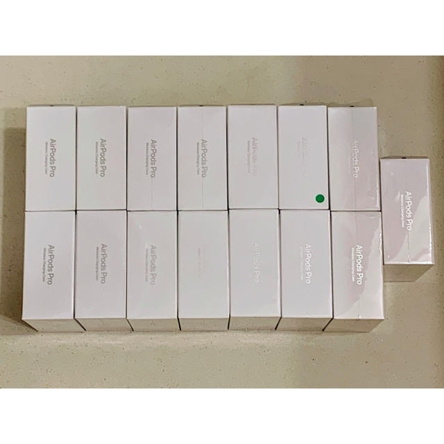 Apple(アップル)のApple AirPods Pro MWP22J/A★15個セット純正新品未開封 スマホ/家電/カメラのオーディオ機器(ヘッドフォン/イヤフォン)の商品写真