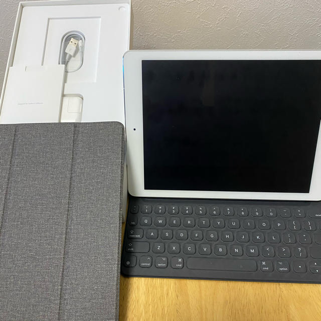 iPad Pro 9.7インチ　128GB  Wi-Fi＋セルラー　キーボード付