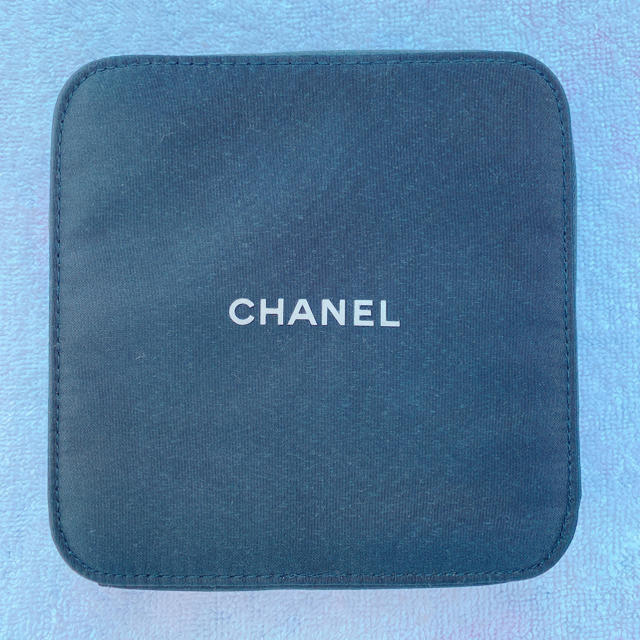CHANEL(シャネル)のCHANEL 限定ポーチ レディースのファッション小物(ポーチ)の商品写真