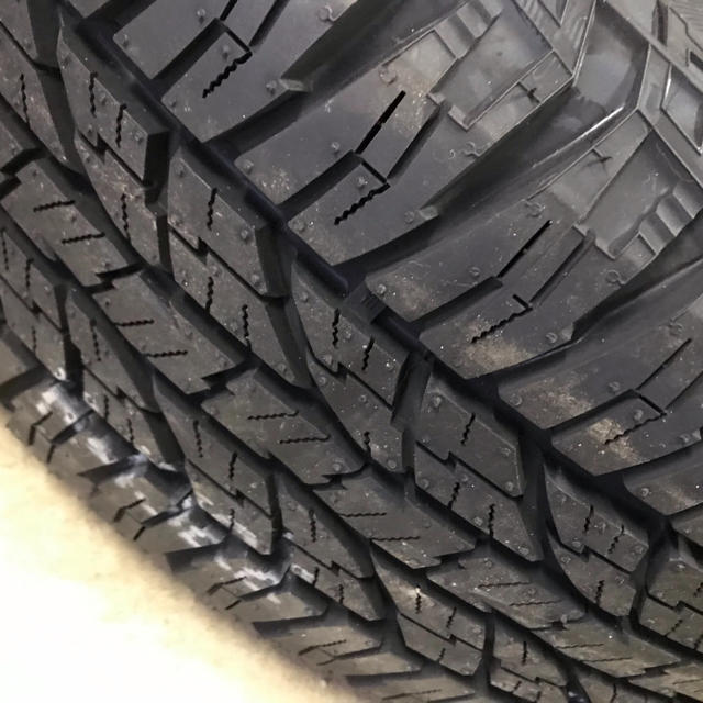 Jeep - Jeep レネゲード ホイールタイヤセット センサー付き Jeep - Jeep レネゲード ホイールタイヤセット センサー付き