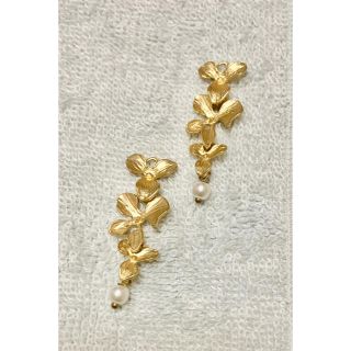 ザラ(ZARA)のZARA フラワーピアス　パーツ　ゴールド(金属工芸)