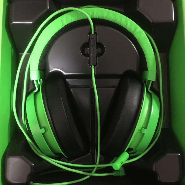 LAZER(レイザー)のRAZER KRAKEN ヘッドセット スマホ/家電/カメラのオーディオ機器(ヘッドフォン/イヤフォン)の商品写真