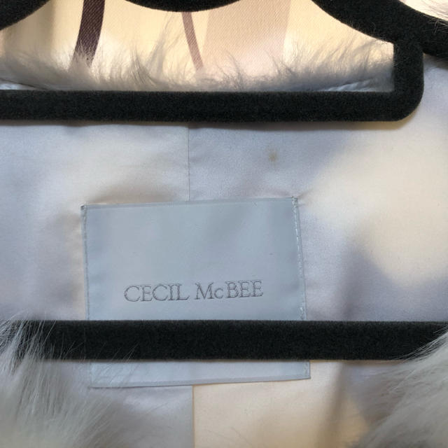 CECIL McBEE(セシルマクビー)のCECIL McBEE ファーアウター レディースのジャケット/アウター(毛皮/ファーコート)の商品写真