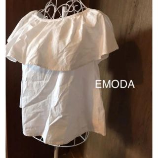 エモダ(EMODA)のEMODA フリルオフショルカットソー(カットソー(半袖/袖なし))