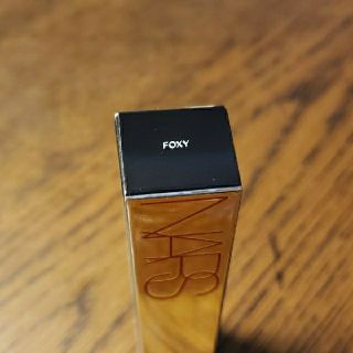 NARS ローデッド リップラッカー 2598 Foxy テラコッタ