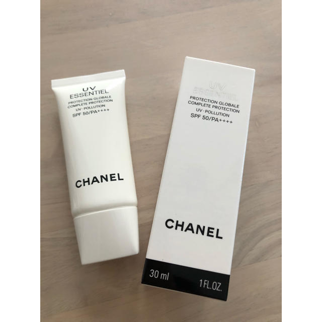 CHANEL(シャネル)のCHANEL  UVエサンシエル　コンプリート　 コスメ/美容のボディケア(日焼け止め/サンオイル)の商品写真