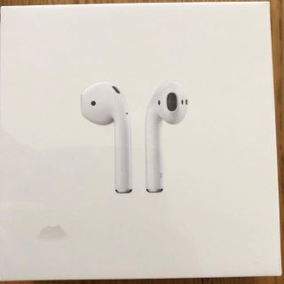 アップル(Apple)のpple AirPods with Charging Case MV7N2J/A(ヘッドフォン/イヤフォン)