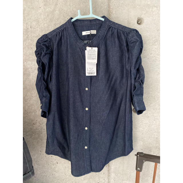 moussy(マウジー)のMOUSSY 完売！GATHER SLEEVE DENIM BLOUSE レディースのトップス(シャツ/ブラウス(長袖/七分))の商品写真