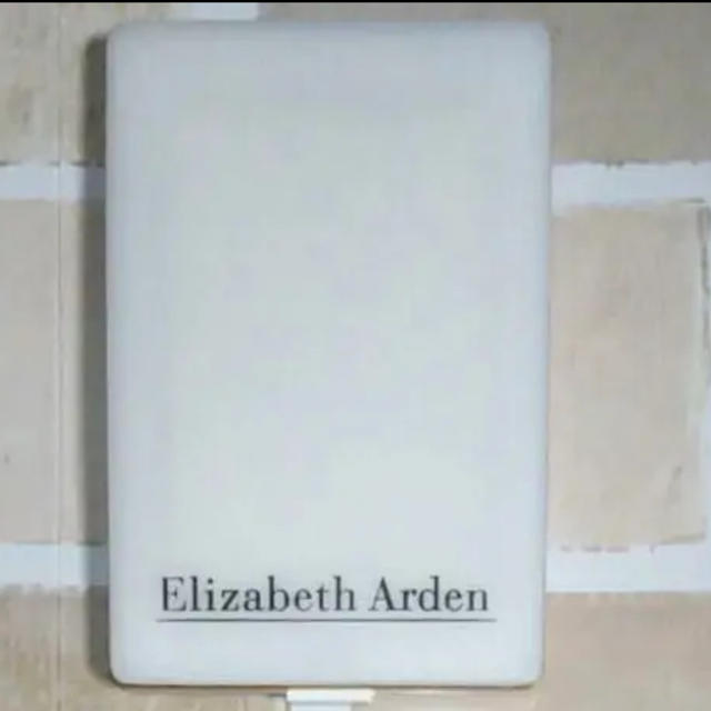 Elizabeth Arden(エリザベスアーデン)のエリザベスアーデン　ホワイトニングパウダーファンデーション コスメ/美容のベースメイク/化粧品(ファンデーション)の商品写真