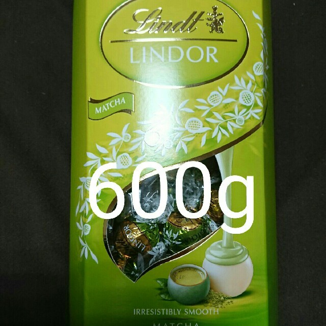 Lindt(リンツ)の1箱600g リンツリンドールチョコレート　抹茶グリーンティー 食品/飲料/酒の食品(菓子/デザート)の商品写真