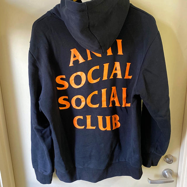 UNDEFEATED(アンディフィーテッド)のANTI SOCIAL SOCIAL CLUB ロゴパーカー メンズのトップス(パーカー)の商品写真