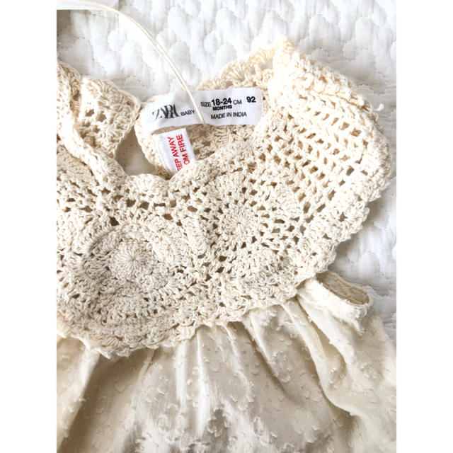 ZARA KIDS(ザラキッズ)の新品タグ付 クロシェブラウス 18-24m ZARA baby キッズ/ベビー/マタニティのキッズ服女の子用(90cm~)(ブラウス)の商品写真