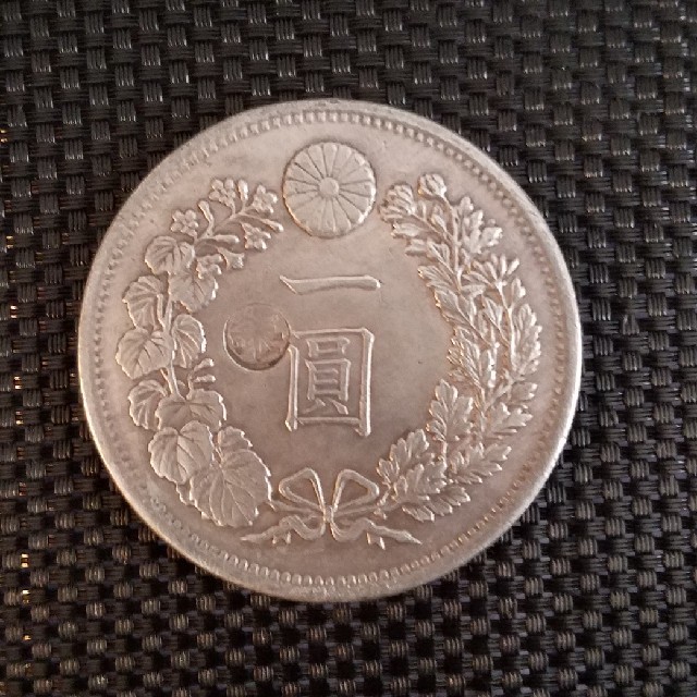 一圓銀貨 明治十六年 左丸銀 エンタメ/ホビーの美術品/アンティーク(貨幣)の商品写真