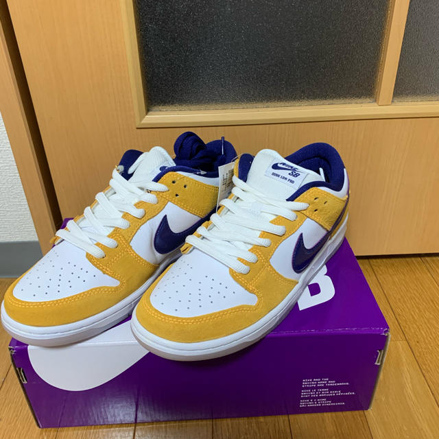 NIKE(ナイキ)のNIKE SB DUNK LOW PRO LASER ORANGE メンズの靴/シューズ(スニーカー)の商品写真