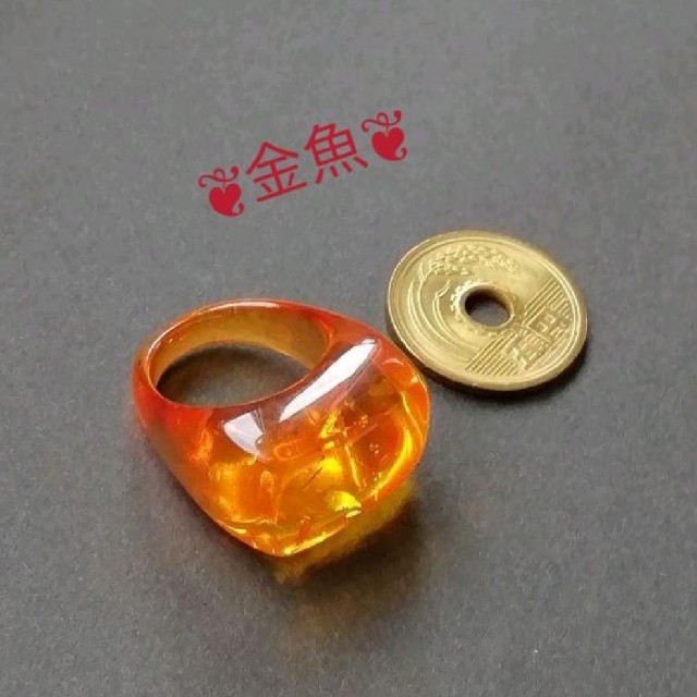 勾玉の琥珀・アンバーリング・指輪・14号 レディースのアクセサリー(リング(指輪))の商品写真