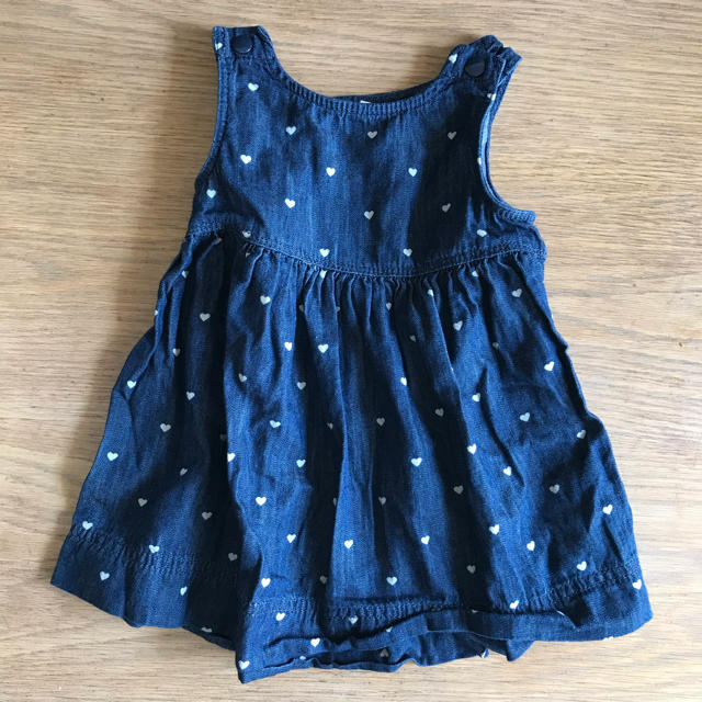 babyGAP(ベビーギャップ)のbaby gap デニム風ワンピース　6-12month☆ キッズ/ベビー/マタニティのベビー服(~85cm)(ワンピース)の商品写真