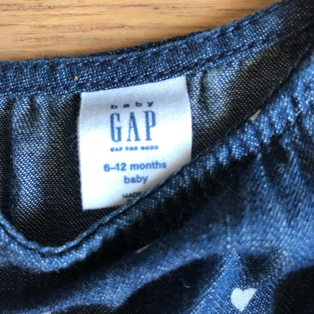 babyGAP(ベビーギャップ)のbaby gap デニム風ワンピース　6-12month☆ キッズ/ベビー/マタニティのベビー服(~85cm)(ワンピース)の商品写真