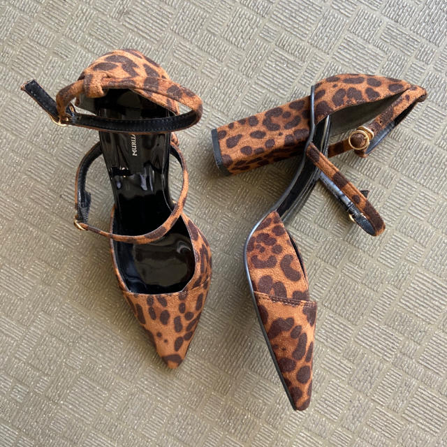 MURUA(ムルーア)のmurua レオパードストラップパンプス　美品 レディースの靴/シューズ(ハイヒール/パンプス)の商品写真