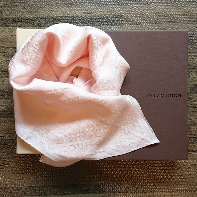 LOUIS VUITTON - LOUIS VUITTON シルク100% スカーフ ベビー LOUIS VUITTON - LOUIS VUITTON シルク100% スカーフ ベビー