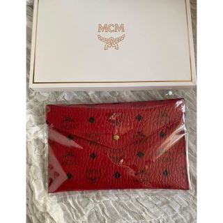 エムシーエム(MCM)のMCM ポーチ　レッド　新品未使用(ポーチ)