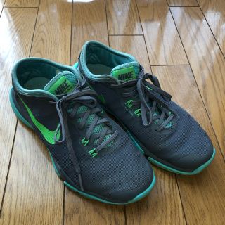 ナイキ(NIKE)のNIKE スニーカー　23.5cm(スニーカー)