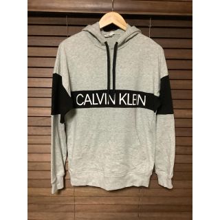 カルバンクライン(Calvin Klein)のカルバン・クライン(パーカー)