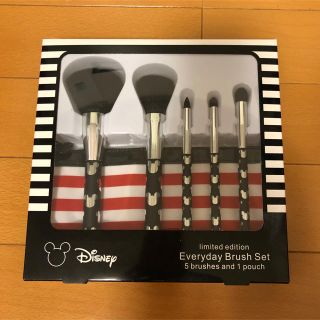 ディズニー(Disney)の★新品未使用品★Disney メイクブラシセット ポーチ付き(コフレ/メイクアップセット)