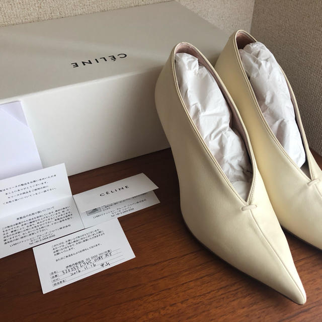 美品セリーヌ（CELINE）Vネックパンプス23 【値下げしました】