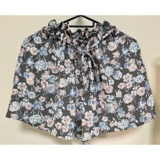 ローリーズファーム(LOWRYS FARM)の花柄　ショートパンツ　パンツ(ショートパンツ)