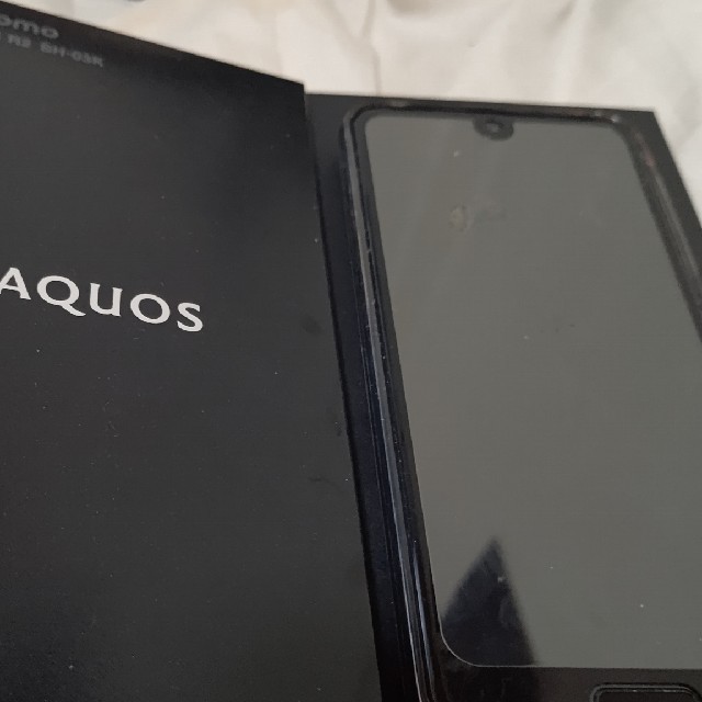 AQUOS(アクオス)のdocomo AQUOS R2 premium black SH-03K 中古 スマホ/家電/カメラのスマートフォン/携帯電話(スマートフォン本体)の商品写真