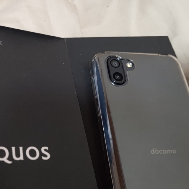 AQUOS(アクオス)のdocomo AQUOS R2 premium black SH-03K 中古 スマホ/家電/カメラのスマートフォン/携帯電話(スマートフォン本体)の商品写真