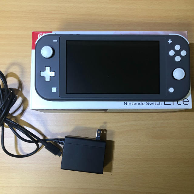 Nintendo Switch(ニンテンドースイッチ)のニンテンドースイッチライト　　グレー　nintendo switch lite エンタメ/ホビーのゲームソフト/ゲーム機本体(家庭用ゲーム機本体)の商品写真