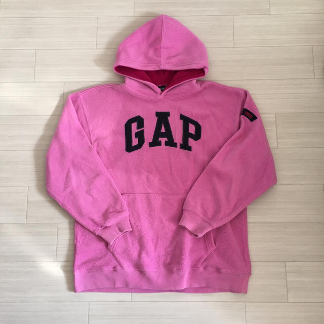 GAP(ギャップ)のGAP フリースパーカー キッズ/ベビー/マタニティのキッズ服男の子用(90cm~)(Tシャツ/カットソー)の商品写真